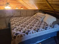 COZY CABIN AT PATOKA LAKE(in happy hollow)