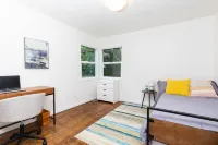 Forest oasis 3 min from beach + Hot Tub + Fire Pit