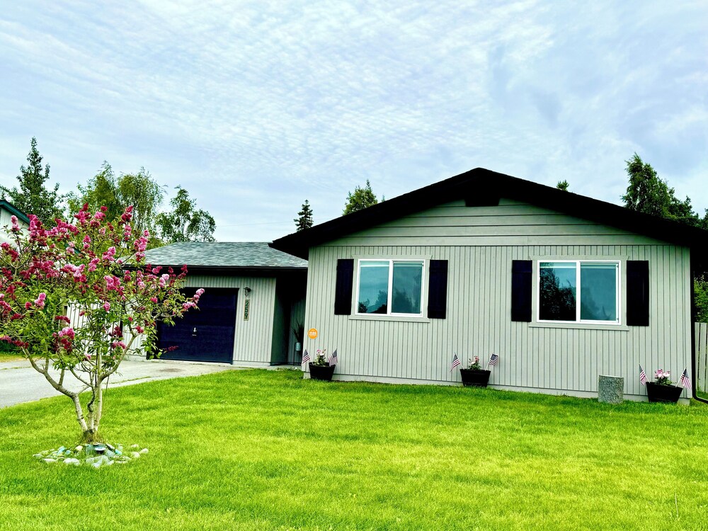 Entire home remodeled & 1 mile to Kenai River & 1/2 block to Peninsula Hospital Hotels in Soldotna