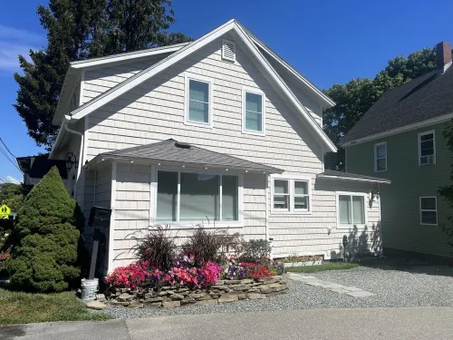 The Reminisce! 5/3, Downtown, Hot Tub, Fenced Yard, Fire Table, Free Parking,Lux