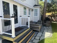The Reminisce! 5/3, Downtown, Hot Tub, Fenced Yard, Fire Table, Free Parking,Lux