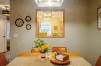 CaddyShack~ Newly remodeled townhome yards from back 40 bike trails