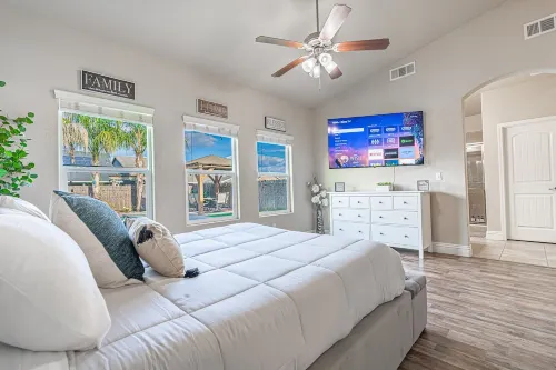 12-Bed home w/ Pool&Hot tub near Sequoia National Park Hotels in Tulare