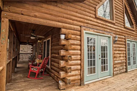 Relaxing 'Riverdance' Log Cabin  is 2.7 miles from Tryon Equestrian Resort