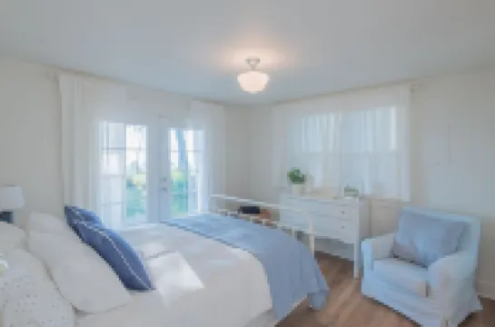 Sea Salt Cottage - 180-degree Views of the Olympic Mountain Range and Hood Canal