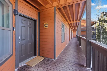 Hirvi Kota - Mountainside Corner Unit Condo Отели в г. Фриско