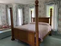 Hillside Haven Historic Vacation Home in Deersville by Tappan & Clendening Lakes