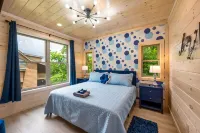 Happy Days Cabin-Great Rates with Theater Room, Hot Tub, Jukebox and Pool Table