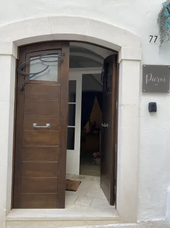 Vacation House Piervì Suite Отели в г. Putignano