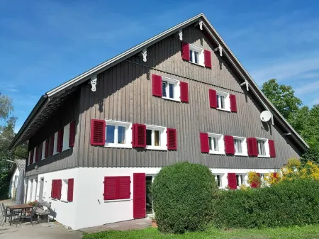 Vacation apartment on a farm in the beautiful Allgäu with sunbathing lawn and fireplace