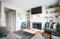 Vibrant Family Retreat~Sleeps 8~2 Kings~ Game Room