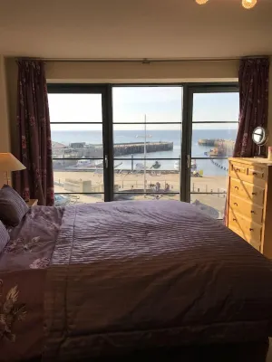 Beachside, stunning apartment with sea and harbour views