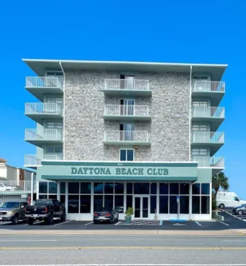 Top Floor Cozy Studio with Oceanview & Kitchenette