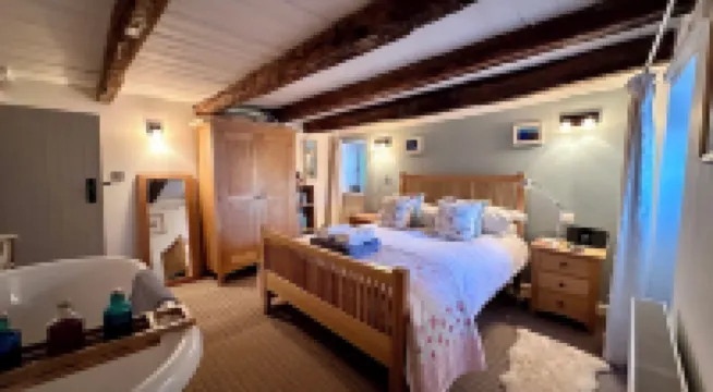 Romantic Boutique Bolthole In Pittenweem Near St Andrews. Small dogs welcome.