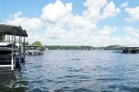 Relaxing 4 Bed-4 Bath w/ 3 King Beds, Sleeps 10, Private Dock & Slip Available!