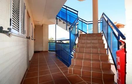 Apartment with pool and sea views. Отели рядом с достопримечательностью «Rotonda G A N D I A»