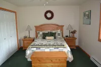 Lake Placid Townhouse, Short Walk to Main Street - 3つ星