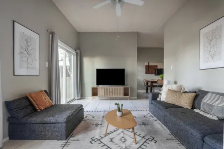 Boho Retreat in Central Austin Отели рядом с достопримечательностью «Microelectronics Research Center Department of Electrical and Computer Engineering»