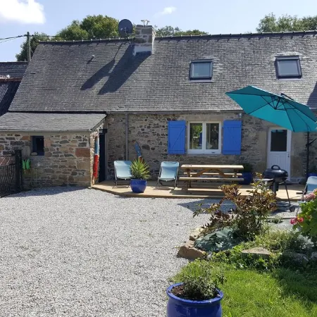 Beautiful house, sea 400m, hiking, quiet enclosed garden bright room Wc on ground floor