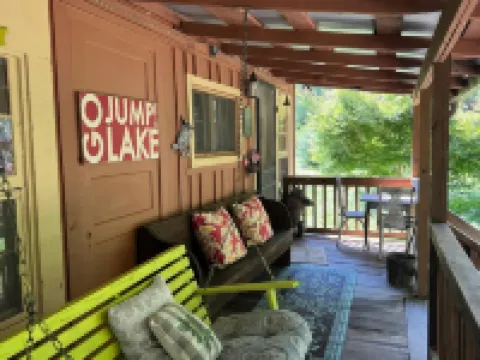 Cona LaPrade Cabin - located next to LaPrade's Marina on beautiful Lake Burton.