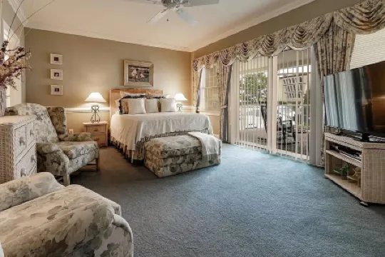 Luxurious Beach Block 4-Bdrm House for the whole family - prices reduced!!