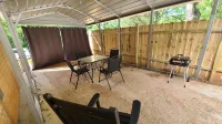 Private family, pet friendly with fenced yard near Limestone College and Outlets