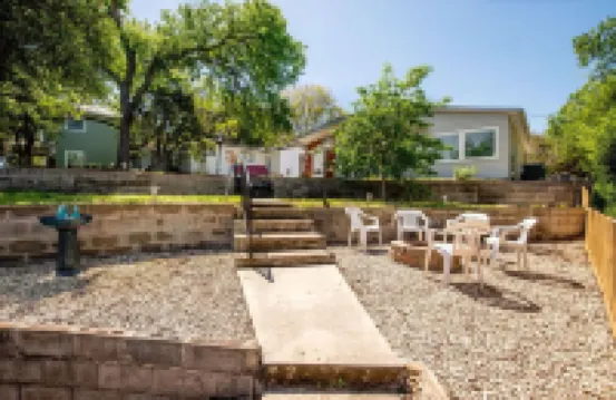 One of a Kind Vintage Lakefront Getaway on Lake Dunlap--W/D, fire pit, 4 tvs