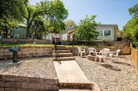One of a Kind Vintage Lakefront Getaway on Lake Dunlap--W/D, fire pit, 4 tvs