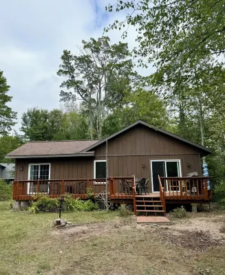 SandRiver Cabin -Relax on the mouth of the SandRiver with views of Lake Superior