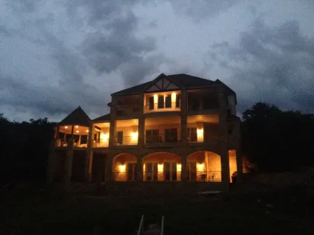 Lake front, three-story home! Great multi-family getaway with new WiFi!!