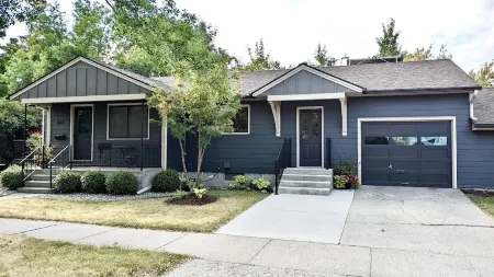 Great location!    A short walk to MSU and downtown!!! Отели в г. Бозмен