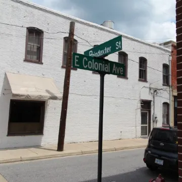 Historic Condo in the Heart of Downtown Elizabeth City Отели в г. Паскуотанк