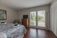 Newly Renovated Lakeview Condo Complex First Floor Oasis! - balcony