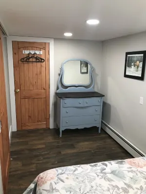 Newly Renovated Condo- 15 minutes from Sunday River (Pet-Friendly Hotels near Colby Davis Park N’ Play