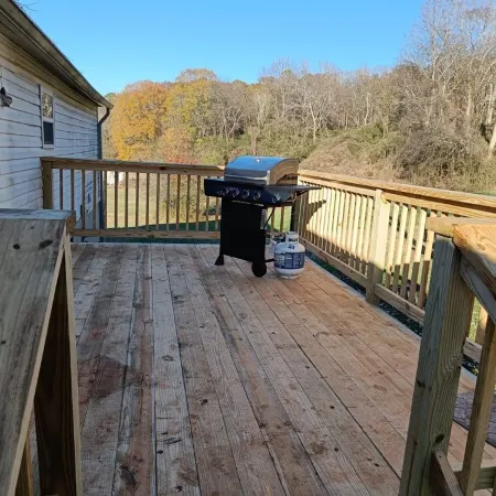 Scenic Mountain Views 4 Bed 2 Bath