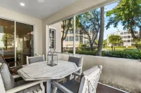 Luxurious 3BR Condo in the Exclusive Gated Gulf Harbour Yacht & Country Club Các khách sạn ở Iona