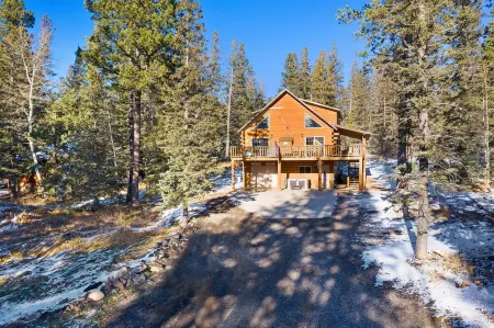 Beautiful Terry Peak Cabin, WiFi, Hot Tub. Game Room