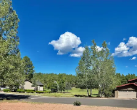 Country Club Reining Deer Ranch. Snowbowl, Golf, Fireplace!