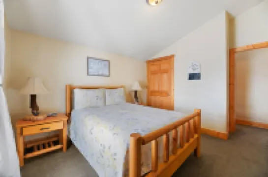 Shangri Lodge-Terry Peak Cabin with Hot Tub