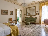 Dimora Leone, large luxury apartment in the heart of Lucca