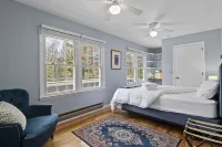 Modern Mtn Cabin+Walk to DT+Hot Tub