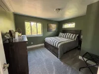 Peaceful, beautiful, cozy new cottage set on forested property. Gorgeous views!