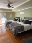 Quiet neighborhood conveniently located to Ft Novosel/downtown Enterprise! - 수영장
