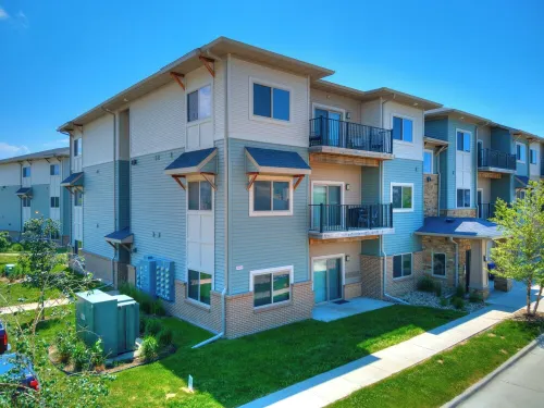 The Cascades at Jordan Creek WDSM/Pool/Tanning/Gym - Apartments