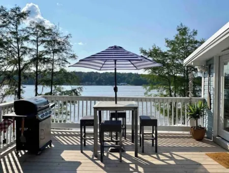 Gorgeous Lake House -Sunkissed on Gantt Lake