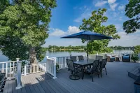 Luxurious Morrison Lakehouse w/ Hot Tub & Sunset Views