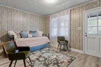 Cozy Bluegill Cottage