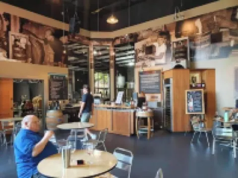 Cozy 1BR w/ Garden Oasis and Free Parking