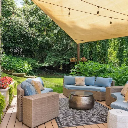 Large Yard - Quiet Area - 15 Min to DC Отели в г. Линкольния