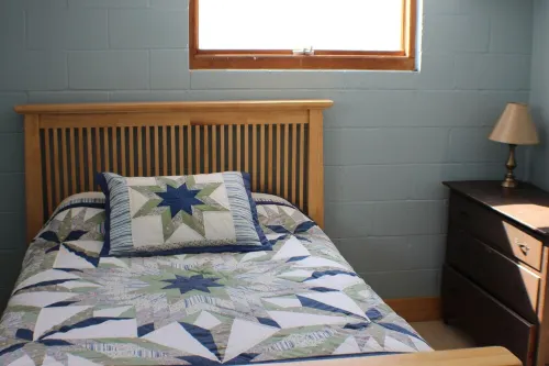 6 Bedroom Cottage Retreat with Conneaut Creek access